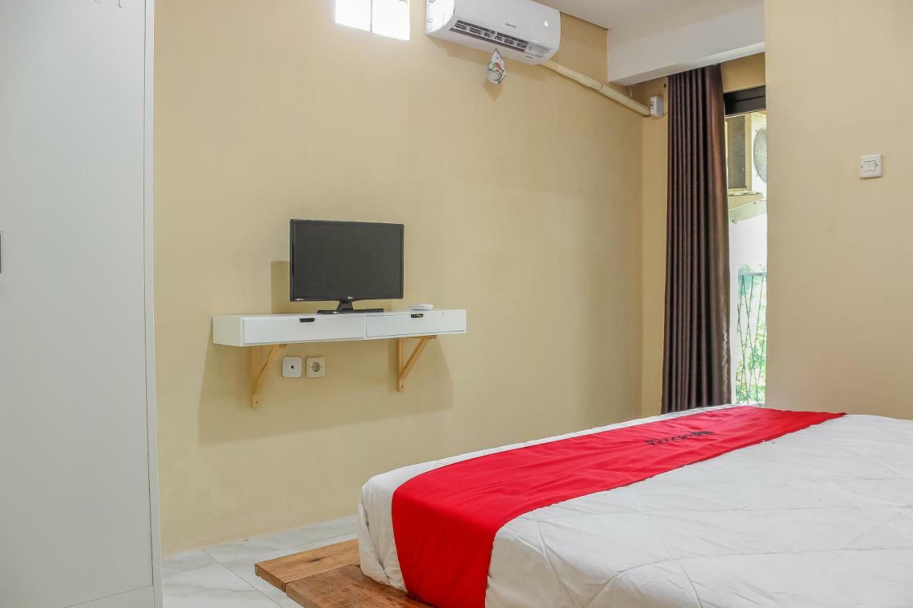 Hotel RedDoorz Syariah near Pasar Modern Cikopo Karawang Zewnętrze zdjęcie