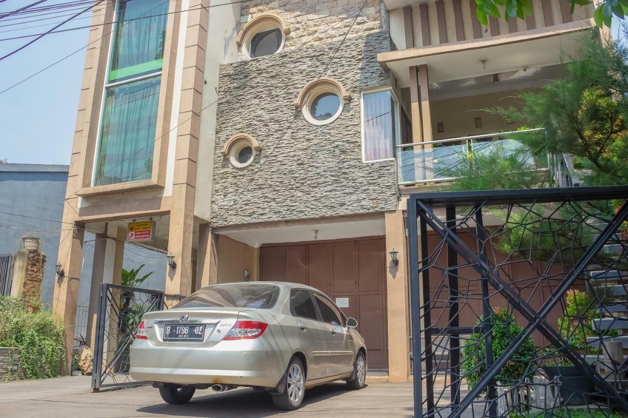 Hotel RedDoorz Syariah near Pasar Modern Cikopo Karawang Zewnętrze zdjęcie