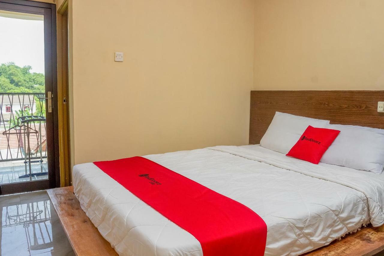 Hotel RedDoorz Syariah near Pasar Modern Cikopo Karawang Zewnętrze zdjęcie